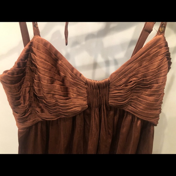 Sexy, brown, mini dress, comfortable, flowy, flatters the legs and chest. - Picture 4 of 5